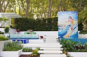 Terrassierter Garten mit Pool, 50er-Jahre Mosaik und Loungeecke