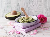 Moisturising mask with chia seeds, rose oil and fresh avocado