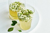 A detox mocktail with Granny Smith apples and elderflower cordial