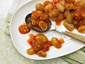Baked beans with maple syrup and chili