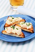 Toast with prawns and chives