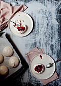 Pavlova mit Beeren