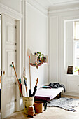 Bench, wall shelf with plants and decorations and storage baskets