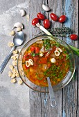 Rustikale italienische Tomatensuppe