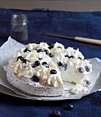 Pavlova with blueberries