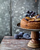 Plum cake with grapes