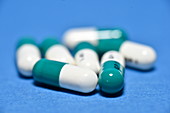 Cephalexin antibiotic capsules
