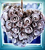 Heart-shaped flower decoration