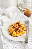 Shortcrust pastry apple pie with caramel