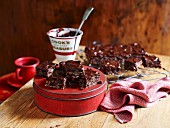 Schokoladen-Haferflocken-Brownies mit Cranberries