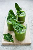 Veganer grüner Smoothie mit Spinat