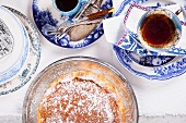 Vanille-Puddingkuchen und Tee
