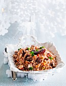 Reis mit Oktopus und Gemüse zu Weihnachten