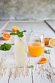 Orangen- und Zitronencocktail mit Gin