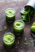Green smoothies with spinach, lime and cress