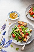 Spring salad with green asparagus, tomatoes, basil and focaccia
