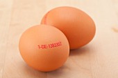 EU-Stempel auf frischen Eiern (Erzeugercode)
