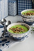 Cream of spinach soup with chickpeas