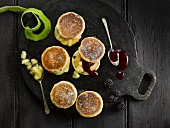 Welsh cakes with apple and blackberries (England)