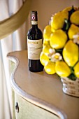 Eine Flasche Chianti Classico vom Weingut Dievole, Toskana, Italien