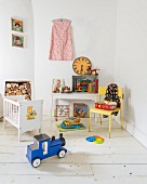 Kinderzimmer mit Vintage Flair und nostalgischem Spielzeug