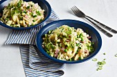 Macaroni with peas, ham and courgette