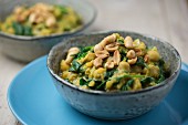 Spinach and chickpea curry with peanuts