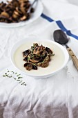 Polenta with mushrooms and thyme