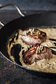 Steak with green pepper and cream