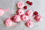 Frozen yoghurt bites with raspberries (sugar-free)