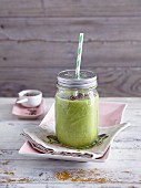 Vegetable smoothie with avocado and peas - 'Mr. Round & Mrs. Healthy '