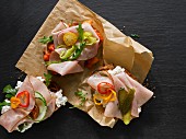 Open sandwiches with ham, Gouda cheese and pepper