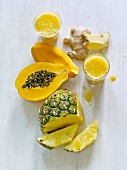 Ananas-Papaya-Saft mit Ingwer
