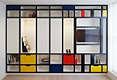 Grafisches Einbauregal im Stile von Piet Mondrian