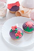 Cupcakes with colourful fondant decorations