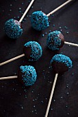 Cake pops with blue sugar beads (vegan)