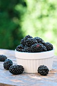 A small pot of fresh blackberries