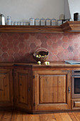 Splashback of honeycomb terracotta tiles in country-house kitchen