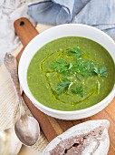 Green vegetable cream soup