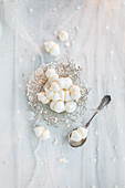 Meringues with ganache (Christmas)