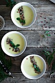 Vichysooise, cream of leeks soup garnished with seeds