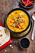 Red lentil soup with hokkaido pumpkin and black caraway seeds (India)