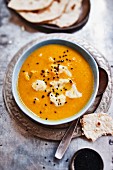 Red lentil soup with hokkaido pumpkin and black caraway seeds (India)