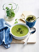 Erbsensuppe mit Pesto