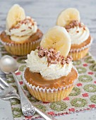 Banoffee cupcakes with banana