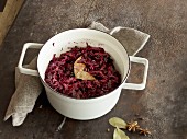 Red cabbage with apple and a bay leaf
