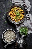 Vegetarisches Kartoffelcurry mit Kohlrabi (Indien)