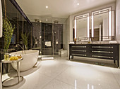 Luxurious main bathroom, Ten Trinity Square, London