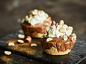 Small cheesecakes with cream cheese and chocolate-hazelnut spread