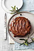 Zartbitter Schokoladenkuchen mit Olivenöl-Ganache